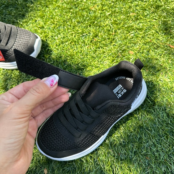 Shoes for kids. Brand new. Sketchers. 10.5 - Picture 4 of 4